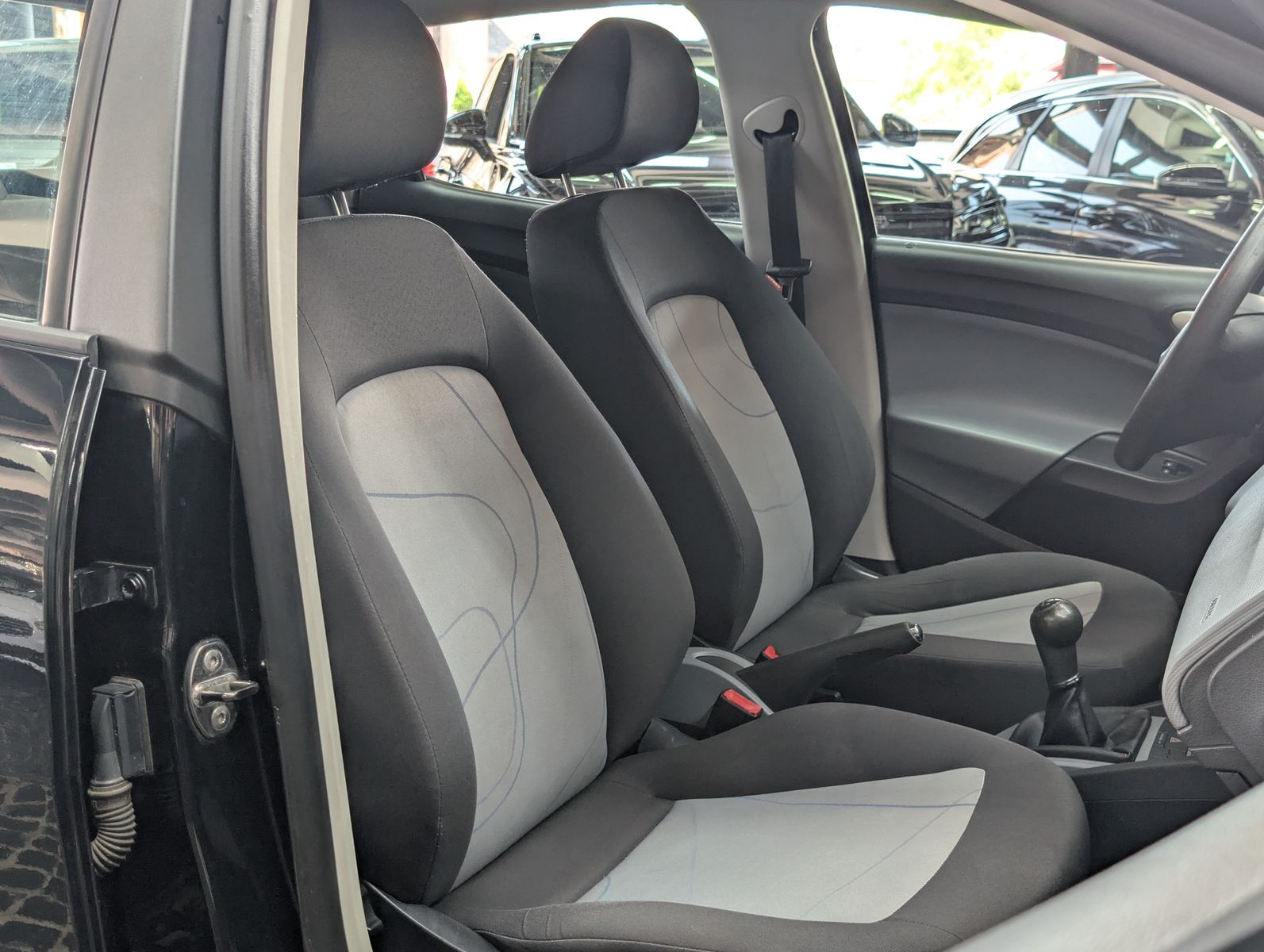 Fahrzeugabbildung SEAT Ibiza Reference Limo 1.4 EURO 5 TÜV KLIMA AUX