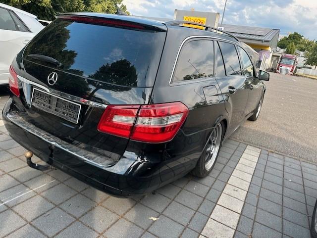Mercedes-Benz E200 2011 — engine 2.143 cm³, 136 HP (100kW)
