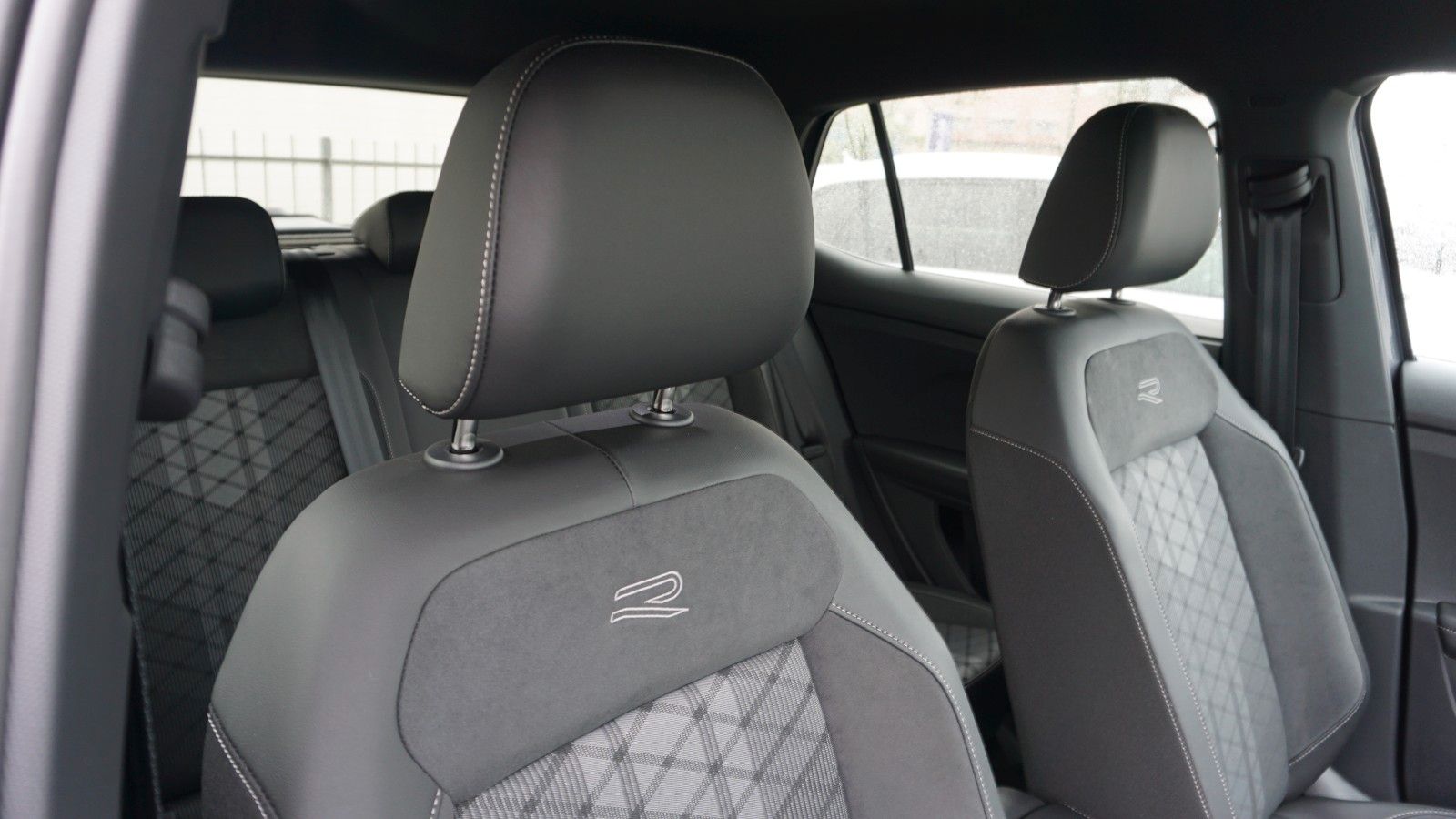 Fahrzeugabbildung Volkswagen T-Cross R-Line Navi,LED,ACC,Apple CarPlay