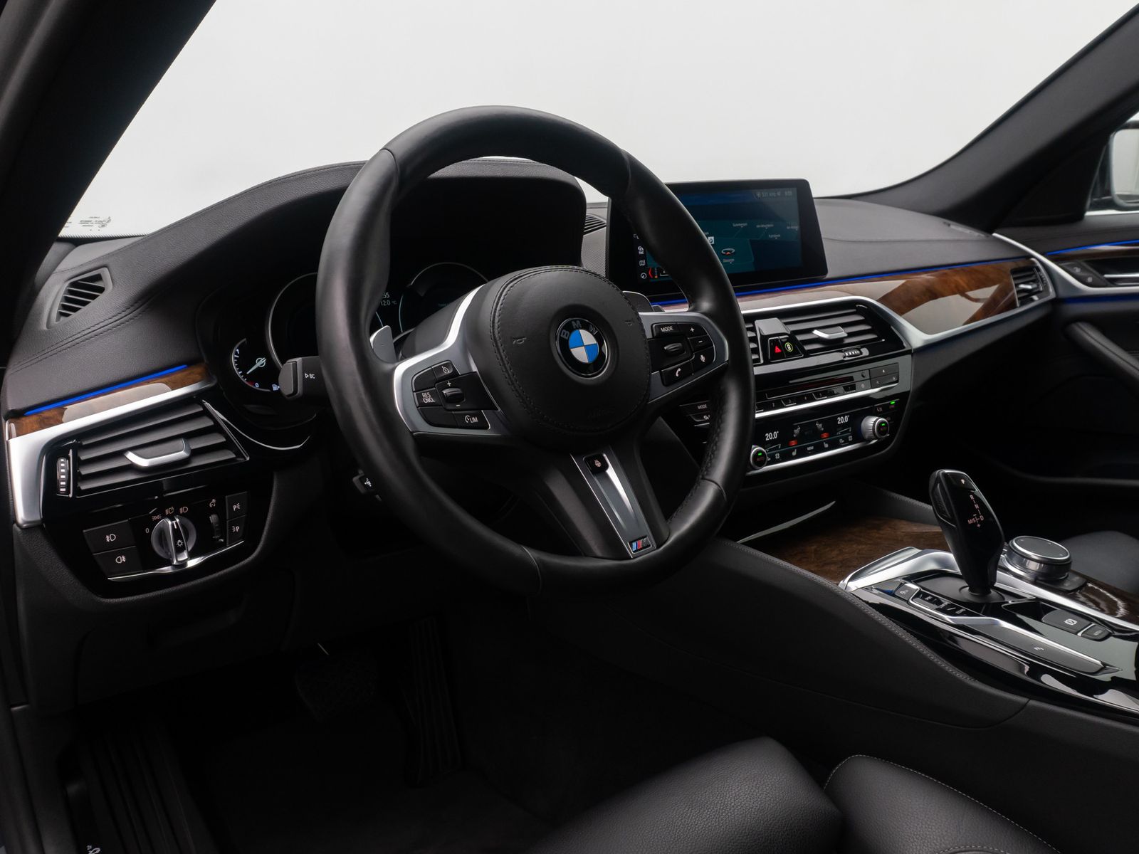 Fahrzeugabbildung BMW 540i xD LuxuryLine HUD Kamera HiFi Alarm Komfort