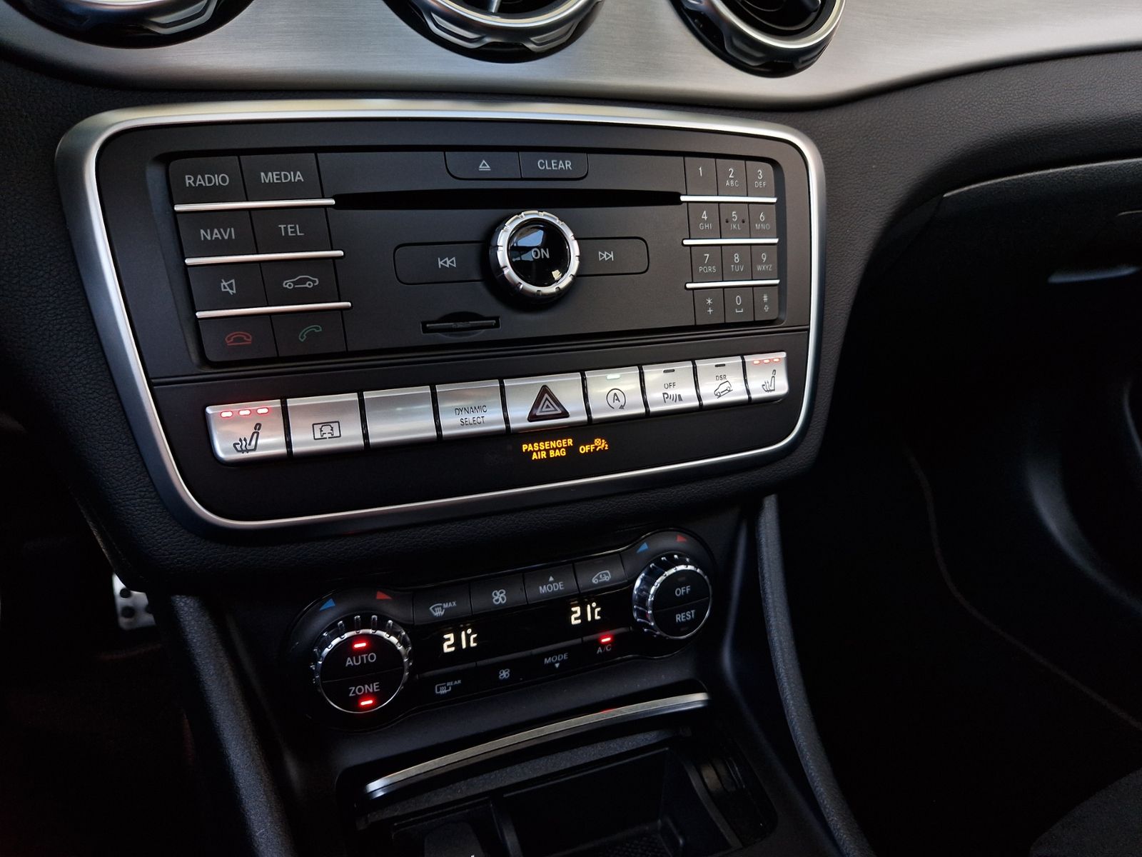 Fahrzeugabbildung Mercedes-Benz GLA 250 4Matic AMG-LINE PANO LED