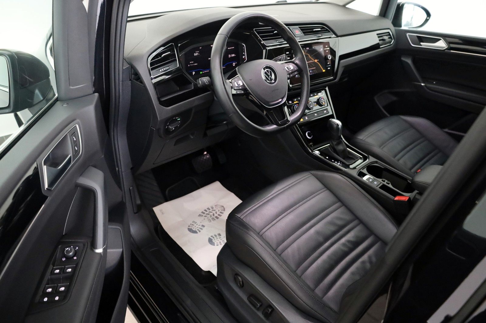 Fahrzeugabbildung Volkswagen Touran Highline Leder,Navi,LED,ACC,Panorama,SH