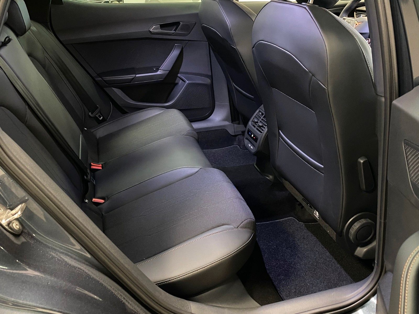 Fahrzeugabbildung CUPRA Formentor 1.5 TSI DSG+19" ALU+AHK+ACC+3-ZONEN KL
