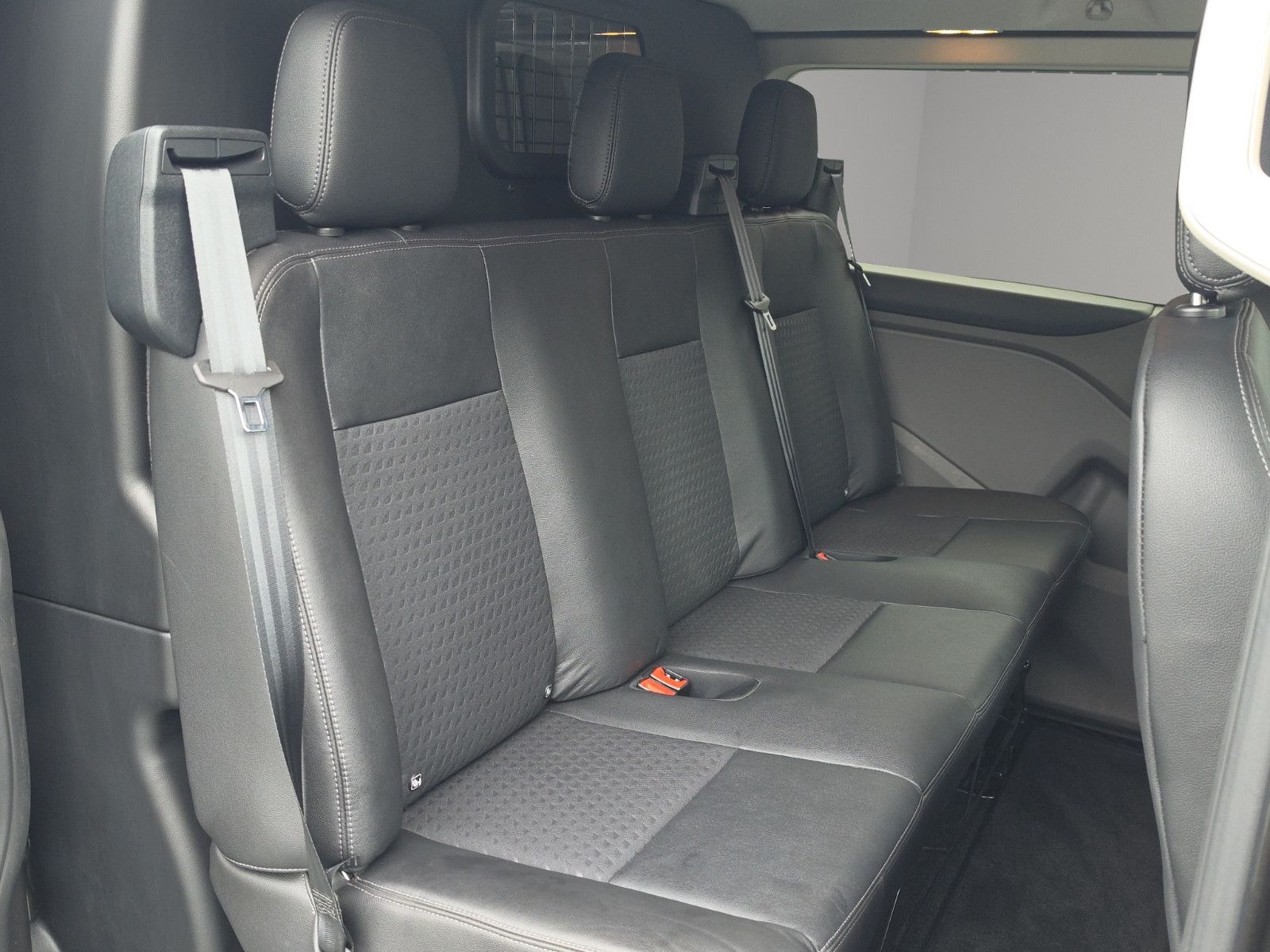 Fahrzeugabbildung Ford Transit/Tourneo Custom Kombi 320 L1  Sport