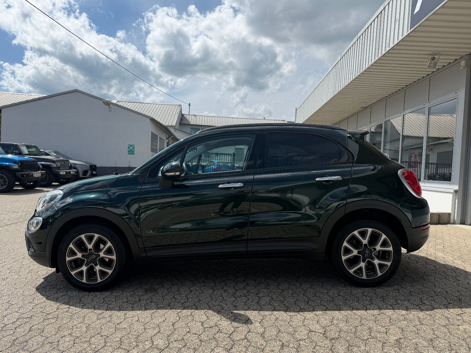 Fahrzeugabbildung Fiat 500X Cross/ UConnect / Fahrassistenz/Design-Kit