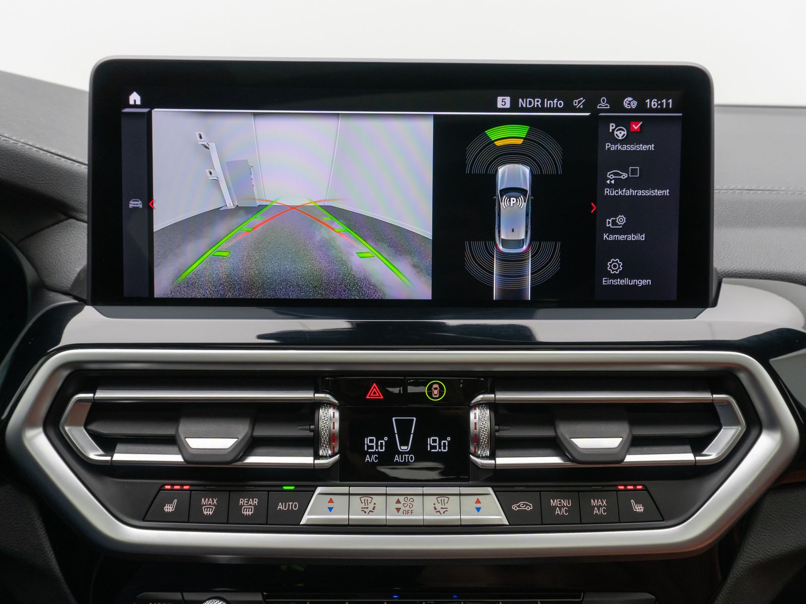 Fahrzeugabbildung BMW X4 M Competition HUD Kamera DAB Panorama 21Zoll
