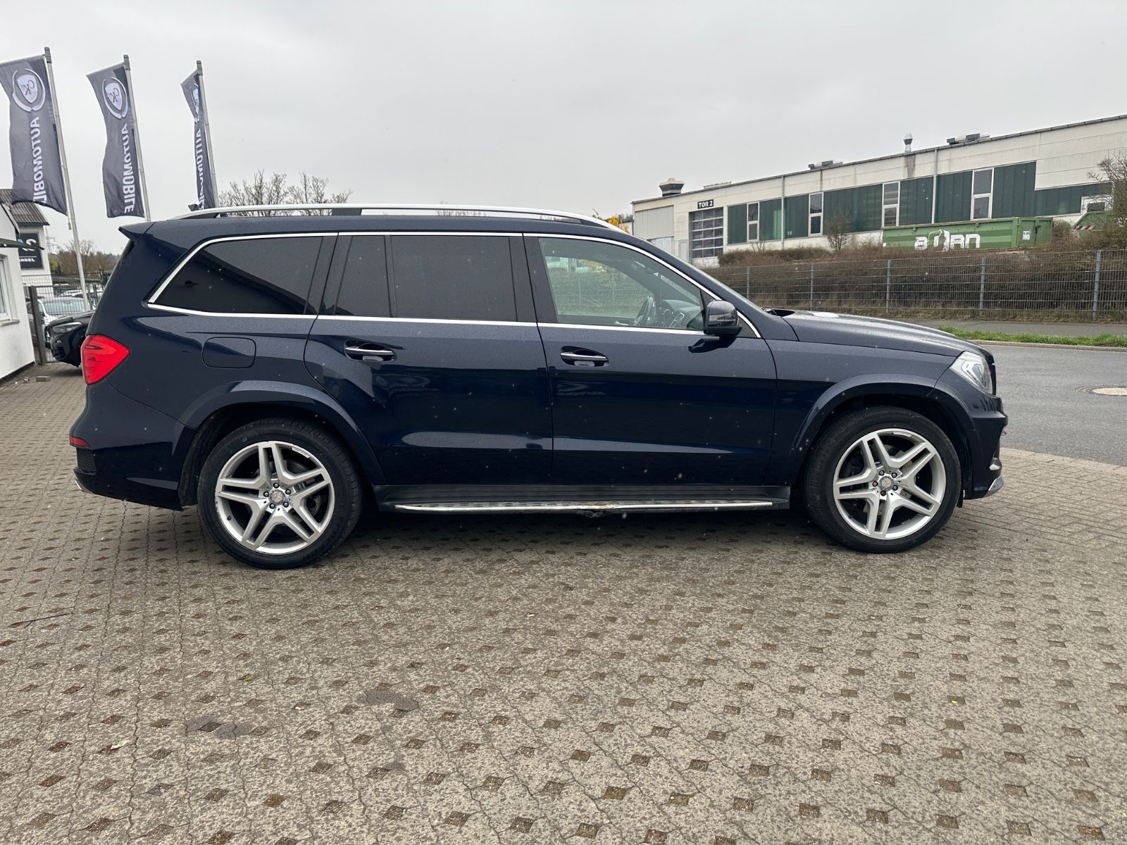 Fahrzeugabbildung Mercedes-Benz GL 500 4Matic AMG/7 Sitze/Navi/ILS/Pano/Kam/AHK