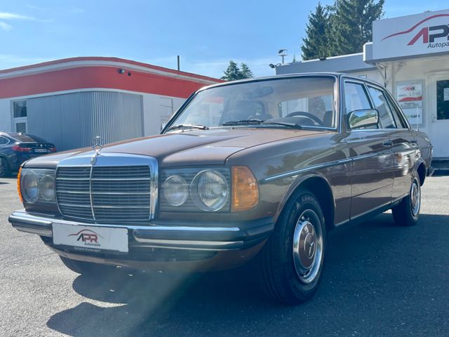 Mercedes-Benz 200 W123 *Automatik*Original*Erstlack*Rostfrei*