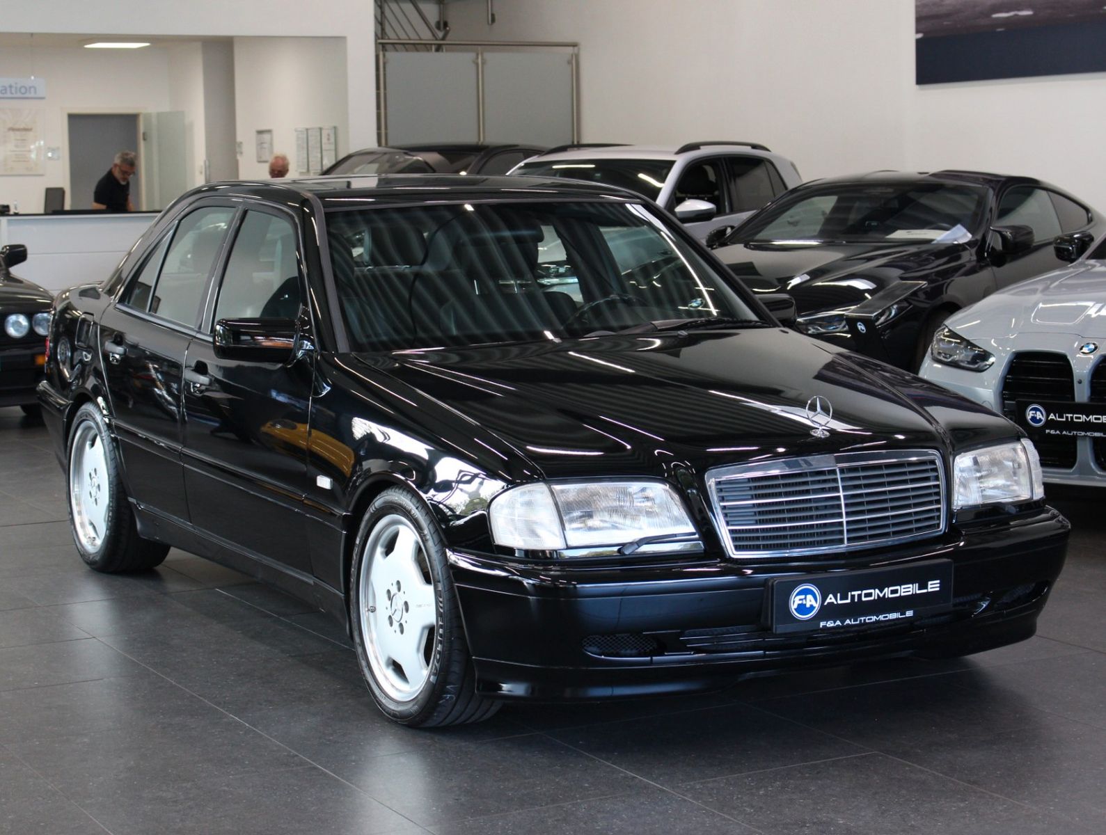 Fahrzeugabbildung Mercedes-Benz C 200 Sport Guter Pflegezustand+GSD+Xenon+Leder