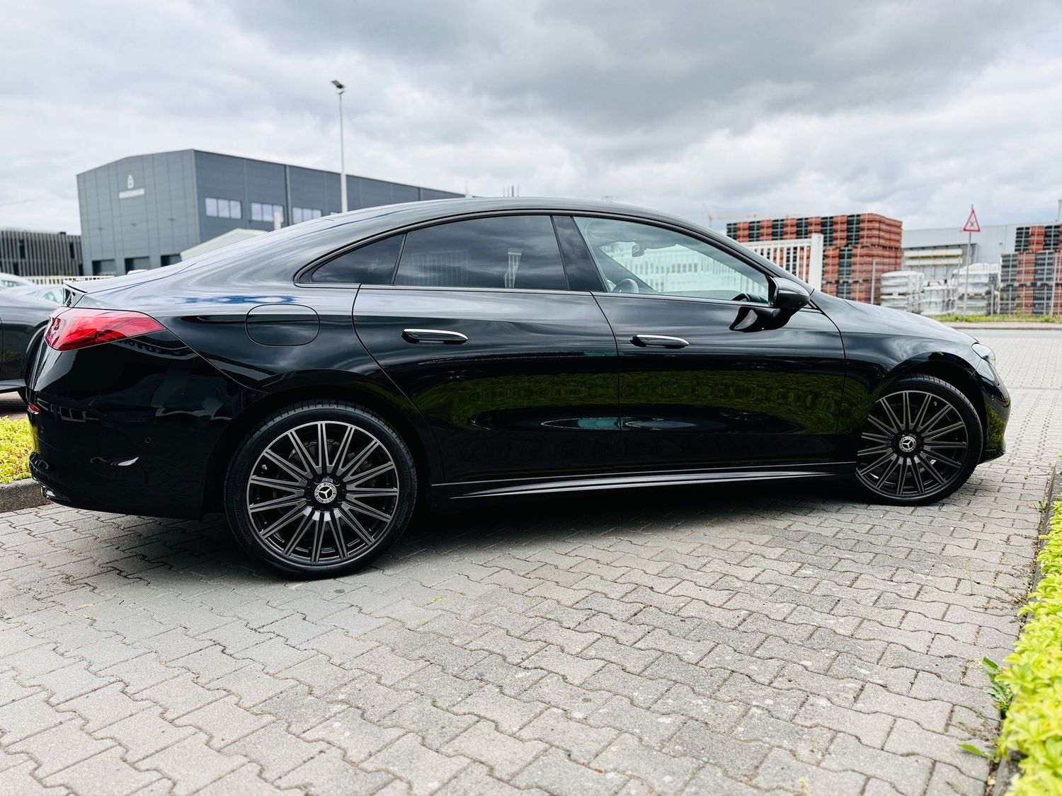 Fahrzeugabbildung Mercedes-Benz CLA 250 + EQ, AMG Plus, Premium Paket, Night Pak