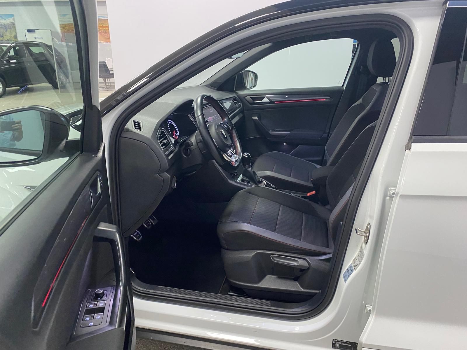 Fahrzeugabbildung Volkswagen T-Roc 1.5 16V TSI Sport R-Line+PDC+ALU+LED