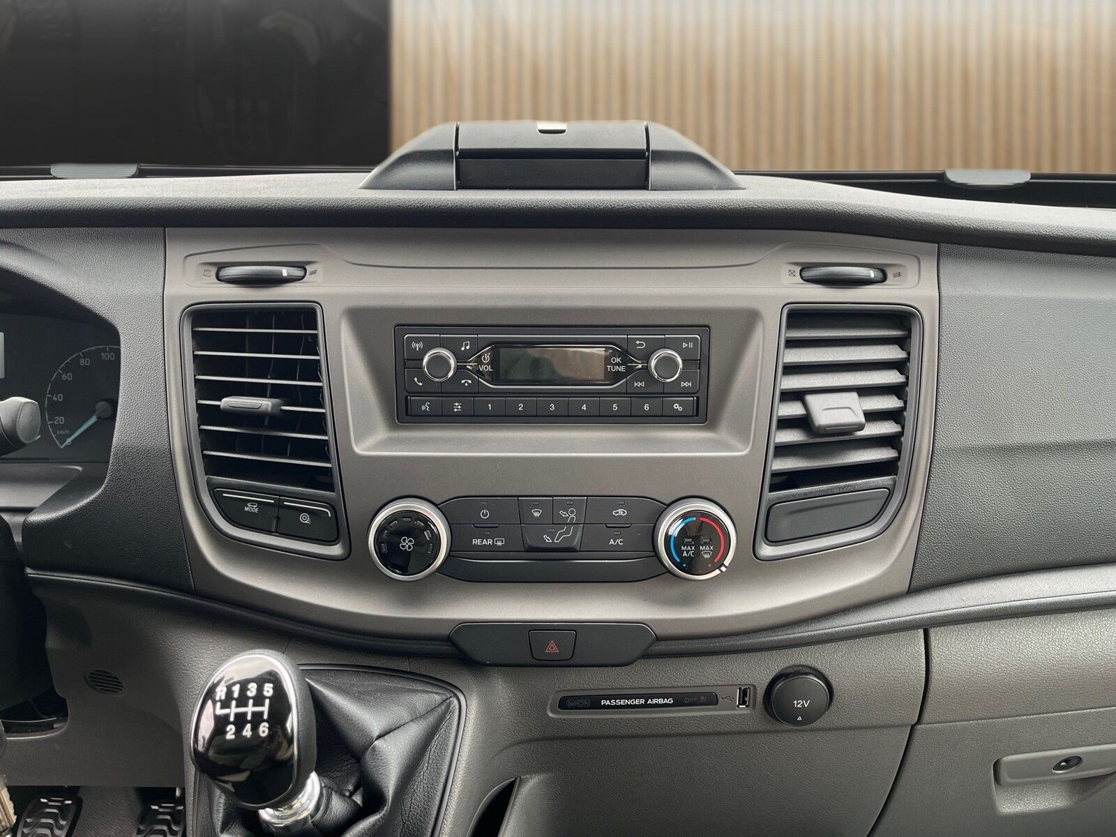 Fahrzeugabbildung Karmann Dexter 4x4 DE 570 AW Klima, RFK, El. Trittstufe