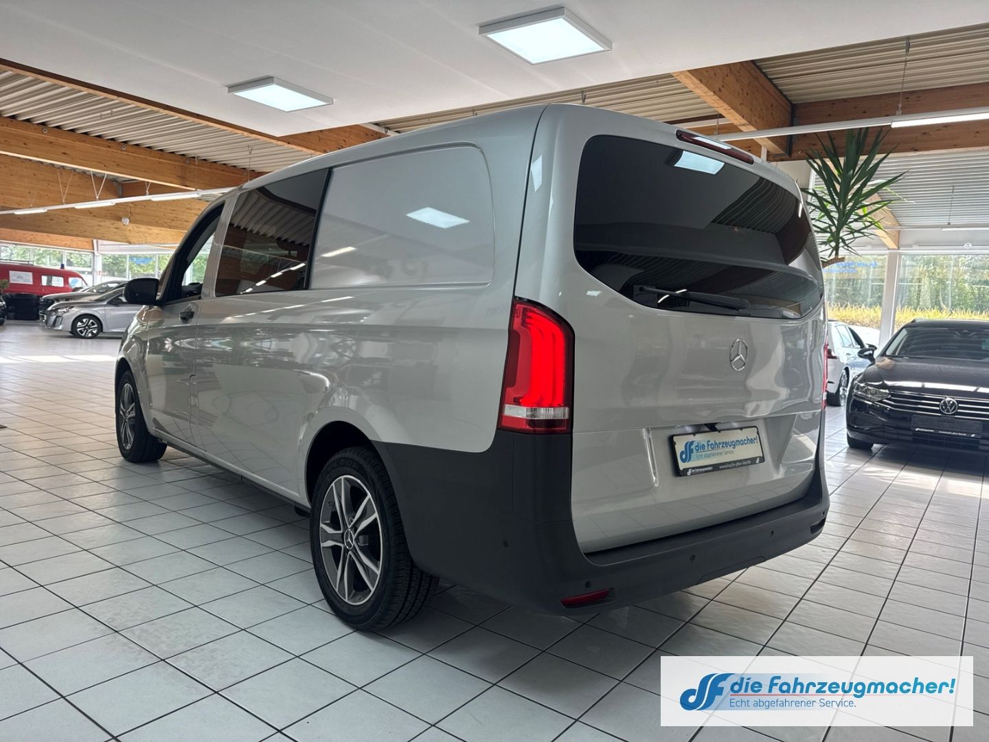 Fahrzeugabbildung Mercedes-Benz Vito Tourer 119 CDI 4x4 lang Navi LED Blendfrei