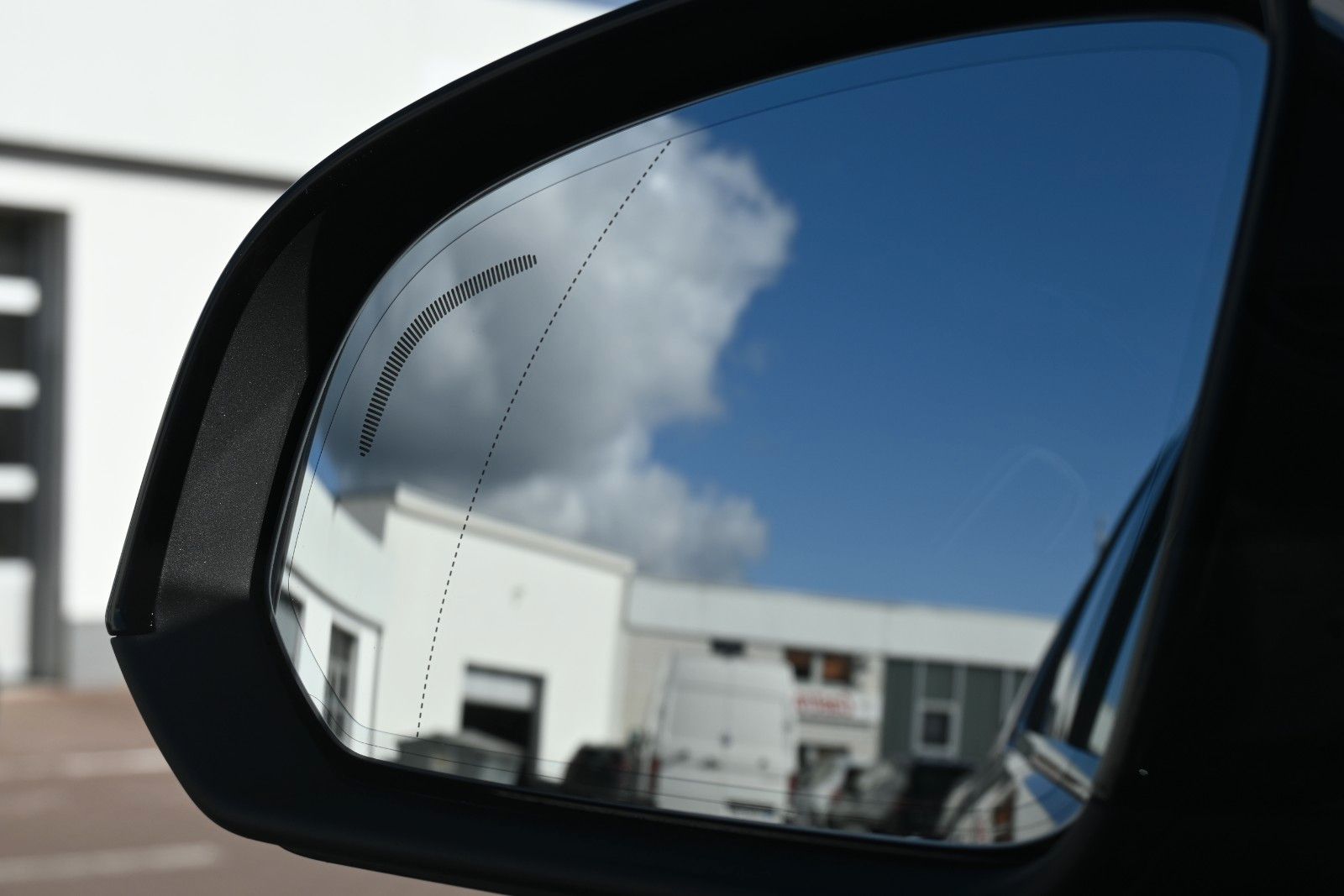 Fahrzeugabbildung Volvo XC40 B3 DKG Plus Dark*Pixel*FSHZG*360°*ACC*AHK