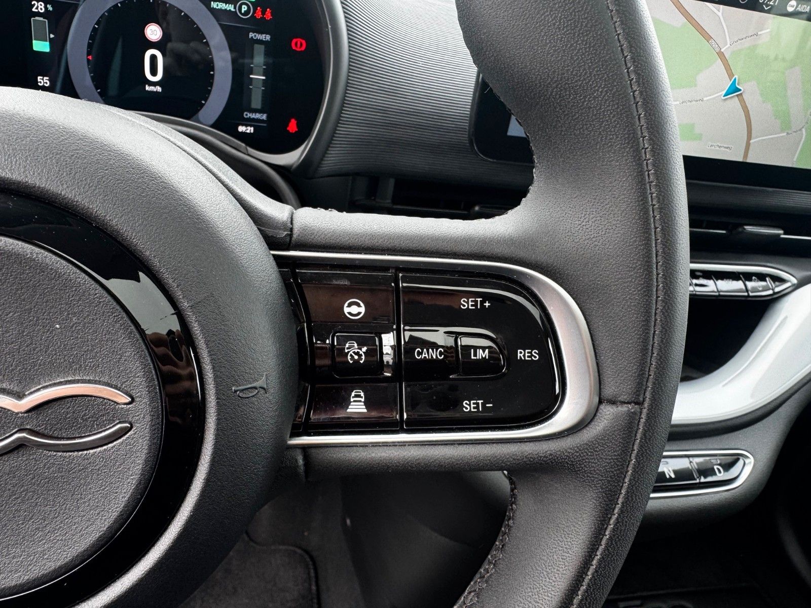 Fahrzeugabbildung Fiat 500e Icon Glasdach Navi Kamera Sitzheizung