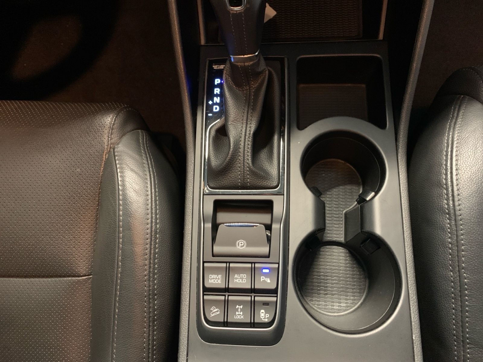 Fahrzeugabbildung Hyundai TUCSON 1.6 Turbo 7-DCT Premium 4WD Leder