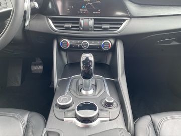 Alfa Romeo GIULIA 2.2 JTDM Super *AHK*Winterpaket*Navi*