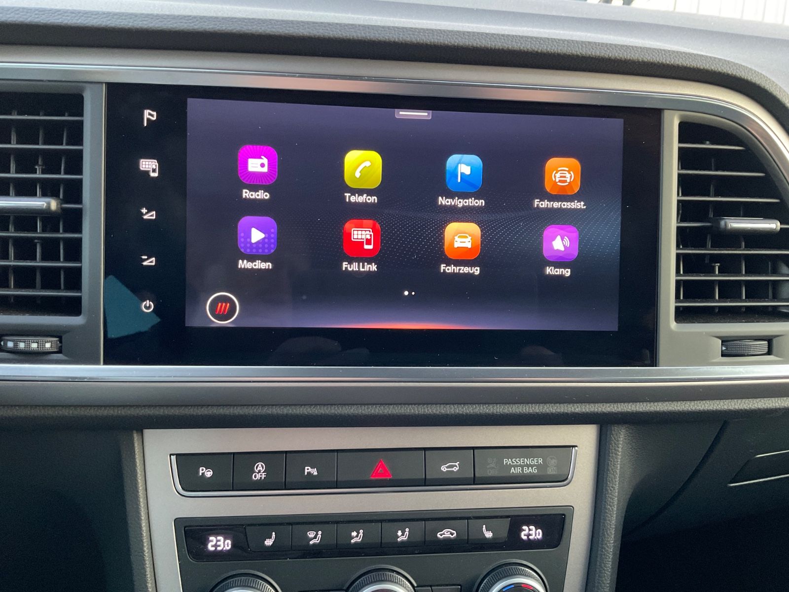 Fahrzeugabbildung SEAT Ateca 1.5 TSI Xperience DSG,Kamera,Navi,LED