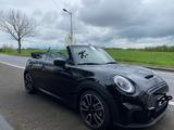 MINI Cooper S Cabrio Cooper S - MINI Cooper S Cabrio mit Benzin-Antrieb: Kleinwagen, Schaltgetriebe