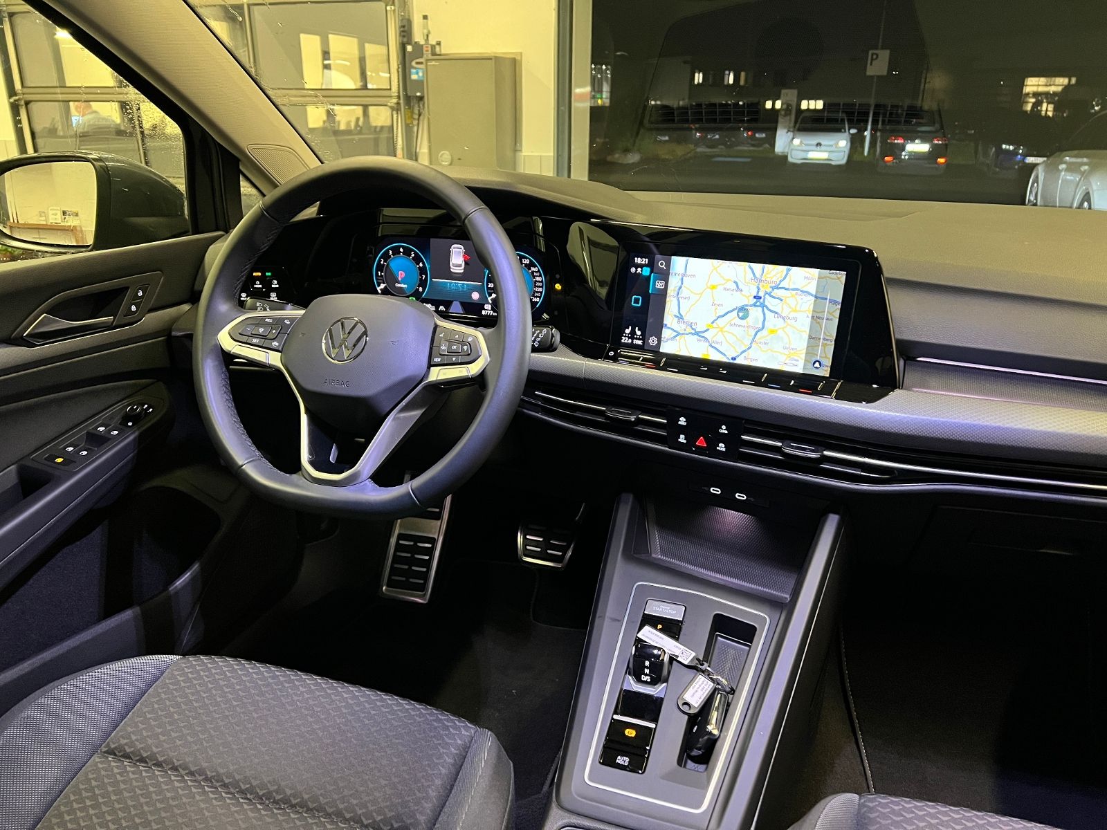 Fahrzeugabbildung Volkswagen Golf VIII Variant ACTIVE 1.5 eTSI DSG *AHK, LED,