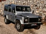 Land Rover Defender - Land Rover Defender mit Benzin-Antrieb: Geländewagen