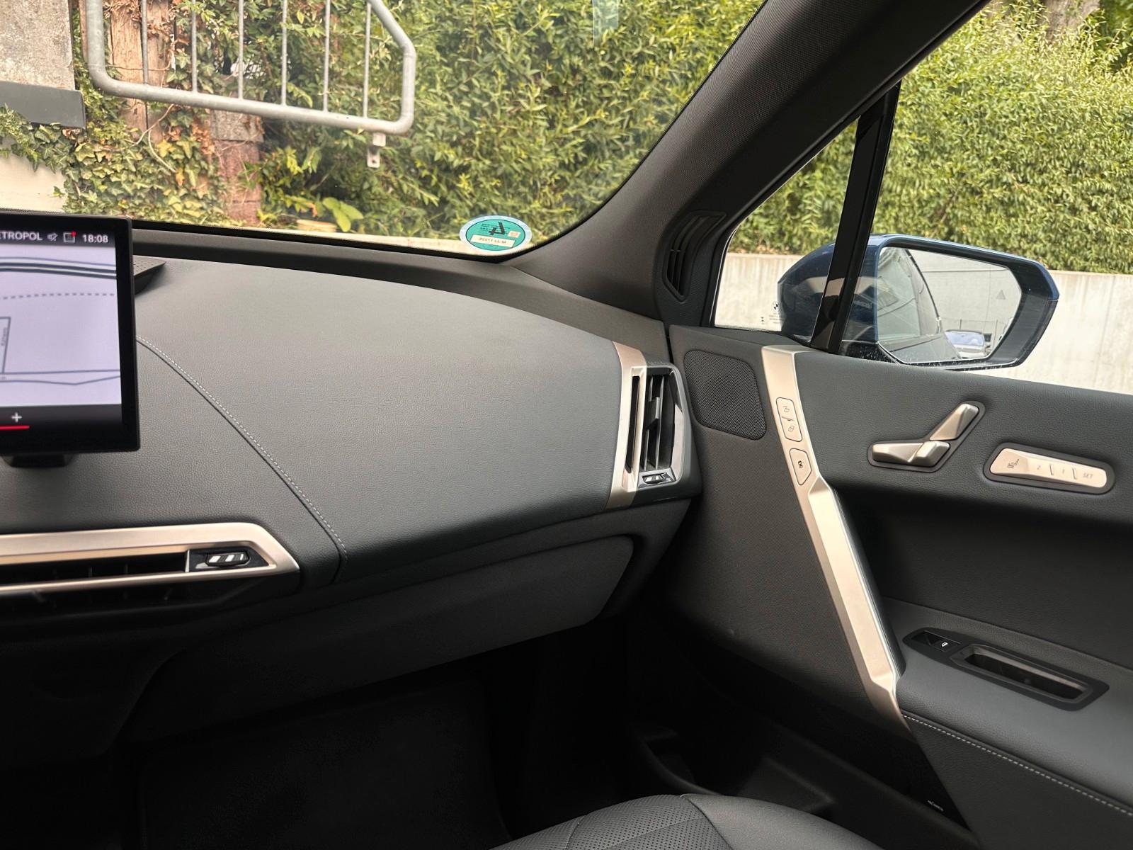 BMW iX xDrive40 M Sport PANO-SKY*AHK*DA-Prof*360°