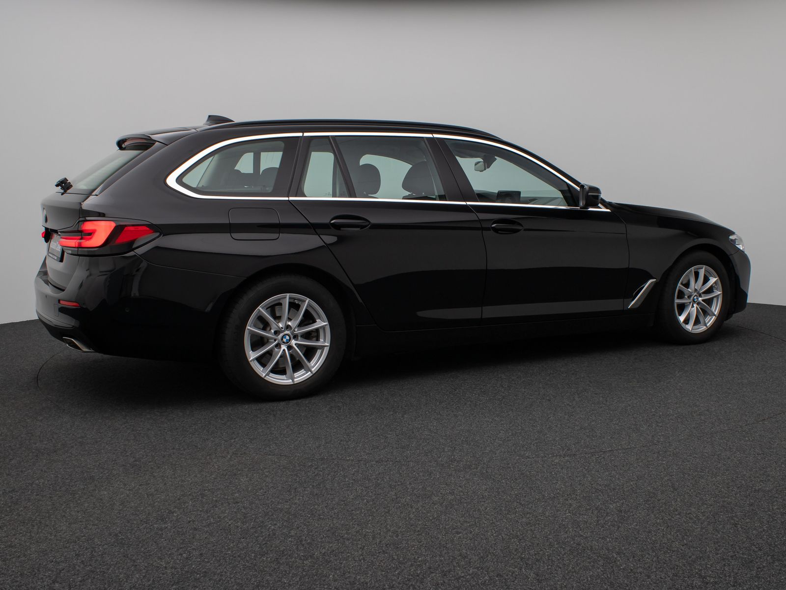Fahrzeugabbildung BMW 520d xD Kamera HUD DAB 4xKlima Sport Leder Alarm