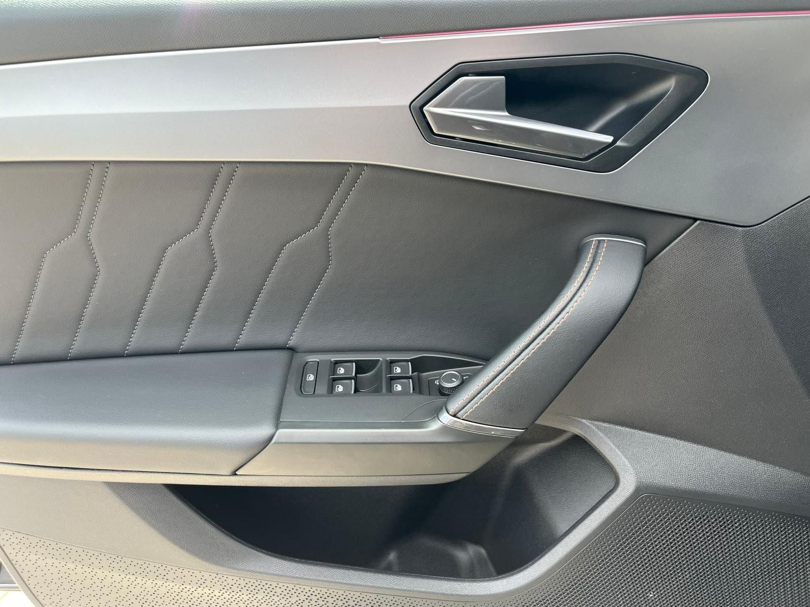 Fahrzeugabbildung CUPRA Leon 1.5 TSI LED*NAVI*APP*SHZ*KAMERA*ACC*MEMORY