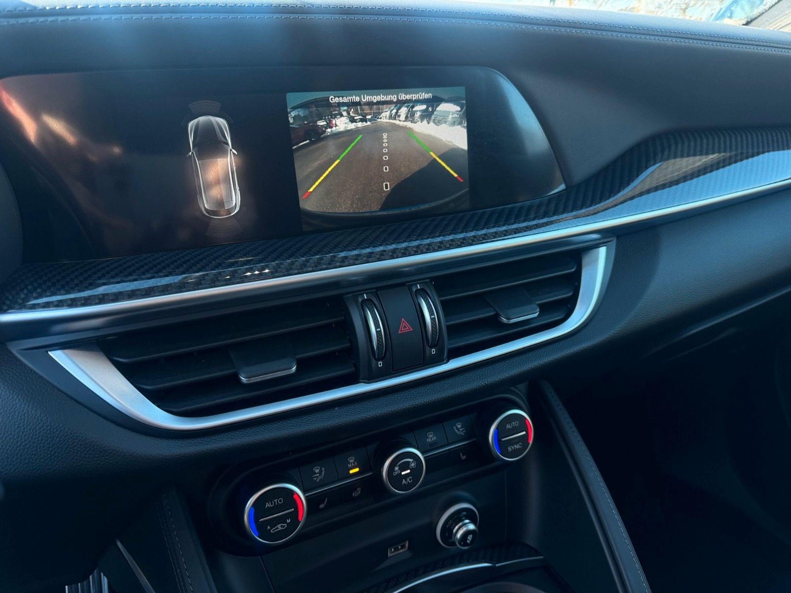 Fahrzeugabbildung Alfa Romeo Stelvio Veloce Glasdach Memory Alcantara Navi