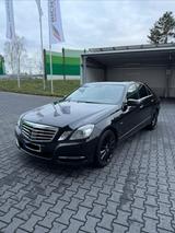 Mercedes-Benz E 350 - schwarze Mercedes-Benz 350