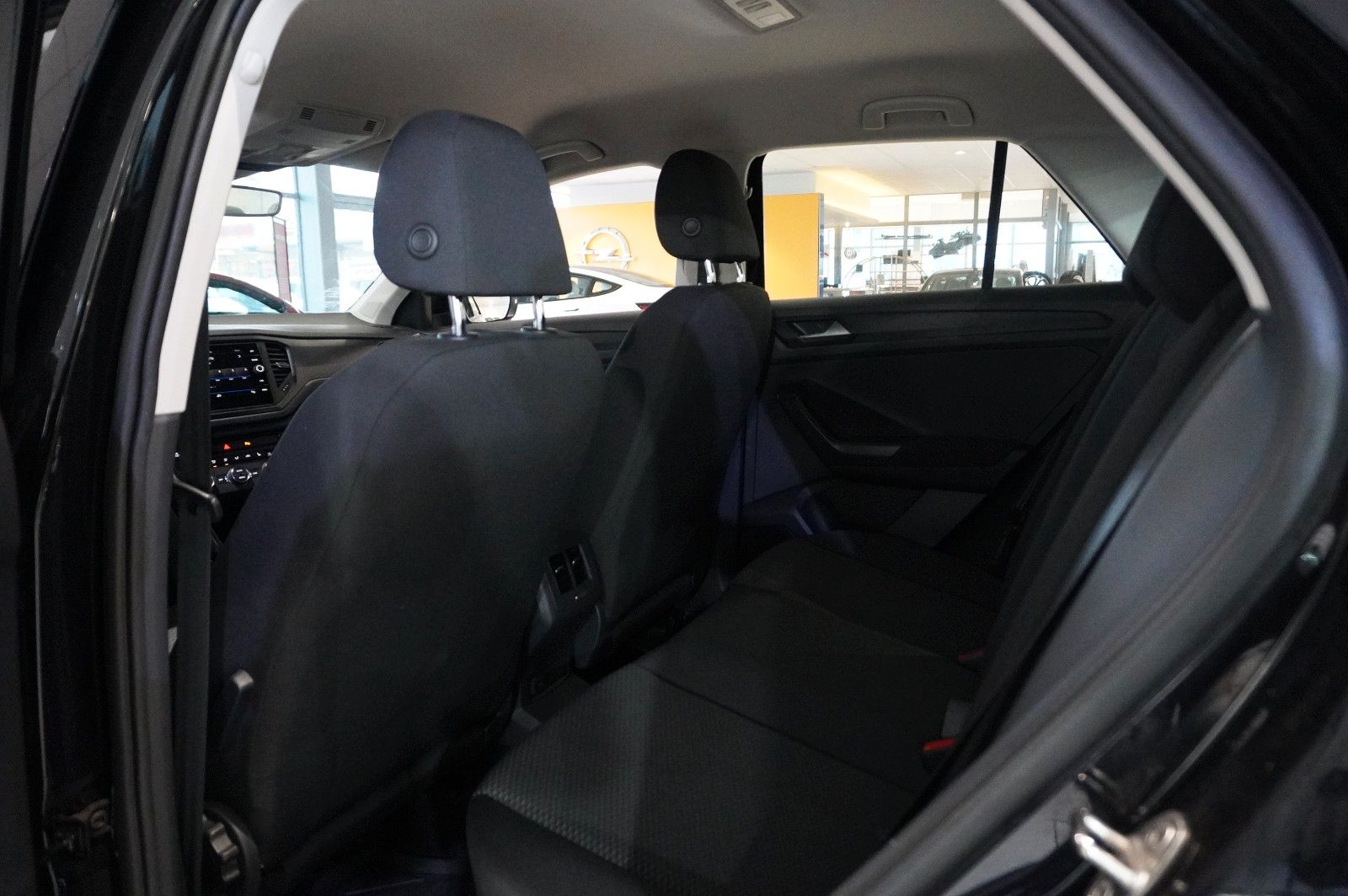 Fahrzeugabbildung Volkswagen T-Roc 1.0 TSI NAVI/LED/SHZ/PDC/NEBEL/KLIMA/DAB+