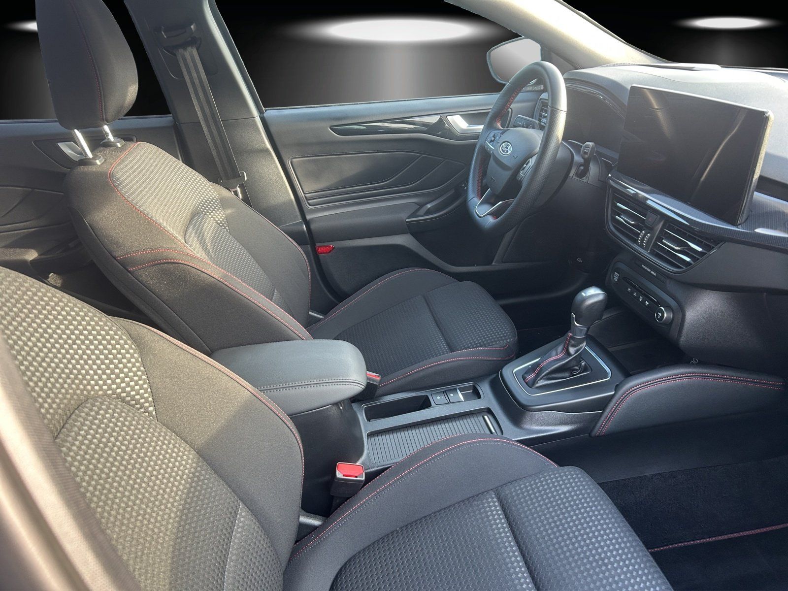 Fahrzeugabbildung Ford Focus 1.0 EcoBoost Mild-Hybrid ST-Line S/S