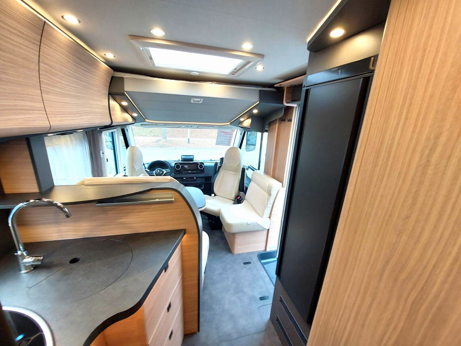 Fahrzeugabbildung Malibu I 470 RB LE K comfort Mercedes 2026 Assistenz
