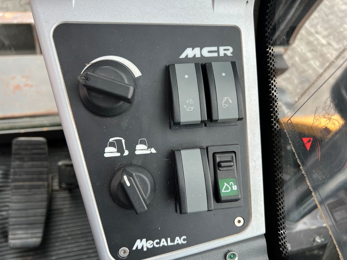 Fahrzeugabbildung MECALAC 8MCR GreenJob / 3.657h / Mulcher Greifer  Löffel