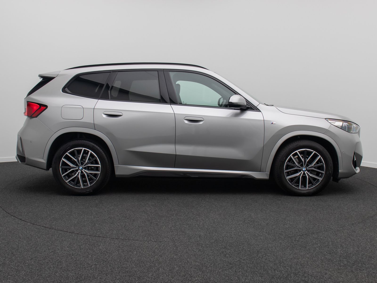 Fahrzeugabbildung BMW X1 sD18d M Sport Panorama Kamera DAB Komfort