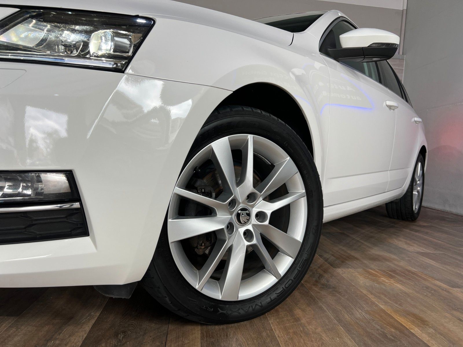 Fahrzeugabbildung SKODA Octavia Combi Premium Edition *Leder*Kamera*LED