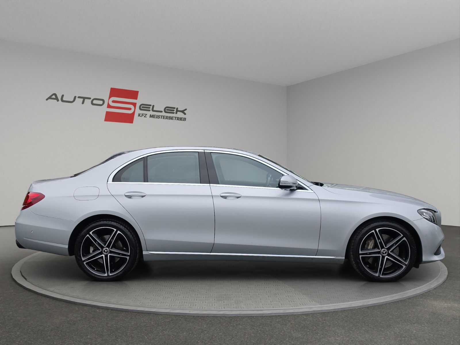 Fahrzeugabbildung Mercedes-Benz E 350 E Limousine Avantgarde Aus 1.Hand
