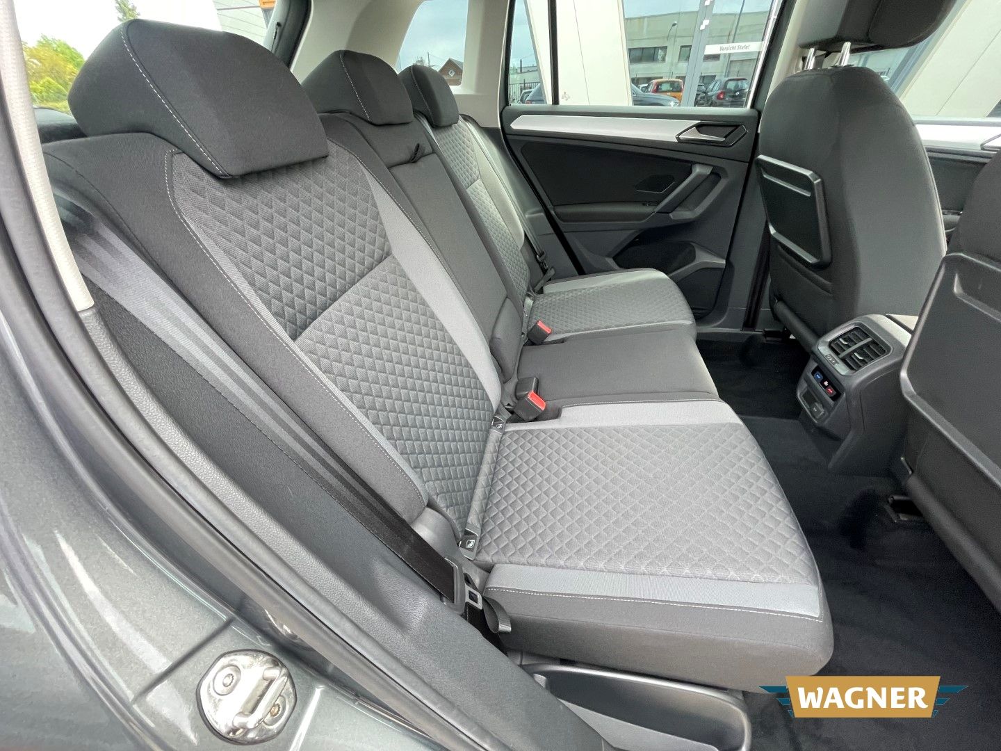 Fahrzeugabbildung Volkswagen Tiguan Comfortline  Automatik 4Motion