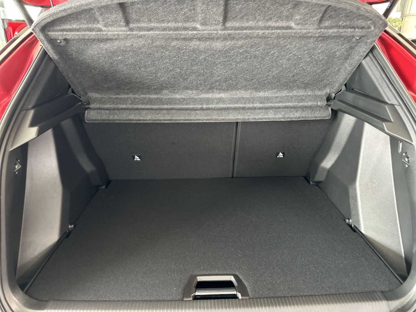 Fahrzeugabbildung Peugeot 2008 GT HYBRID 145 e-DSC6 El. Panodach Navi ACC
