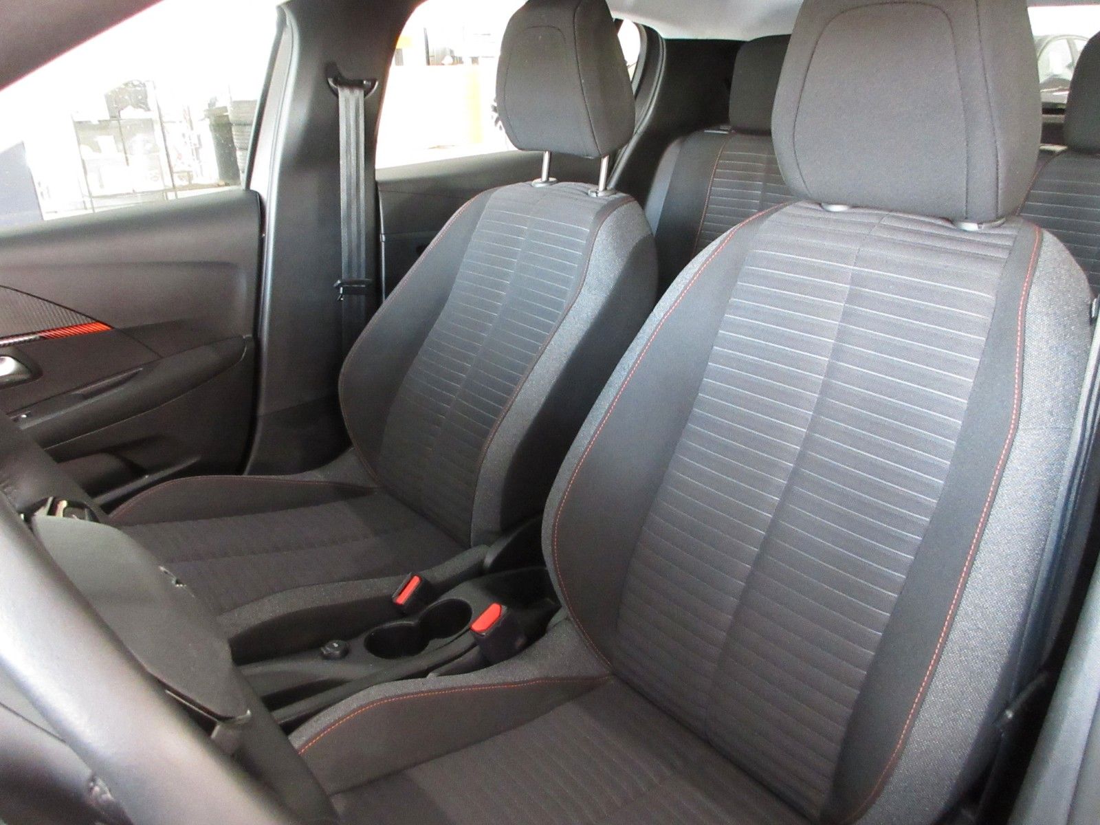 Fahrzeugabbildung Peugeot 208 Active Pack 1.2T LED/NAVI/PDC/TEMPOMAT