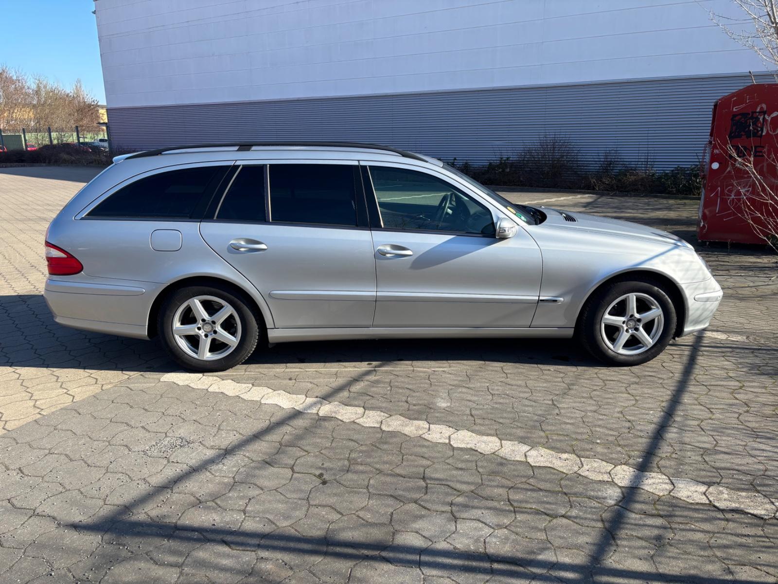 Mercedes-Benz E200 2005 — photo 5