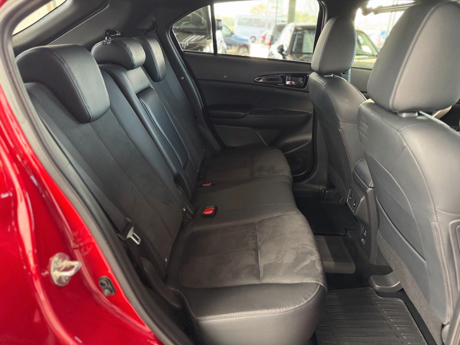 Fahrzeugabbildung Mitsubishi Eclipse Cross 2.4 PHEV Select Black 4WD "AHK"