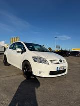 Toyota Auris 1,33-l-Dual-VVT-i Life Life - Toyota Auris: 3 Türen