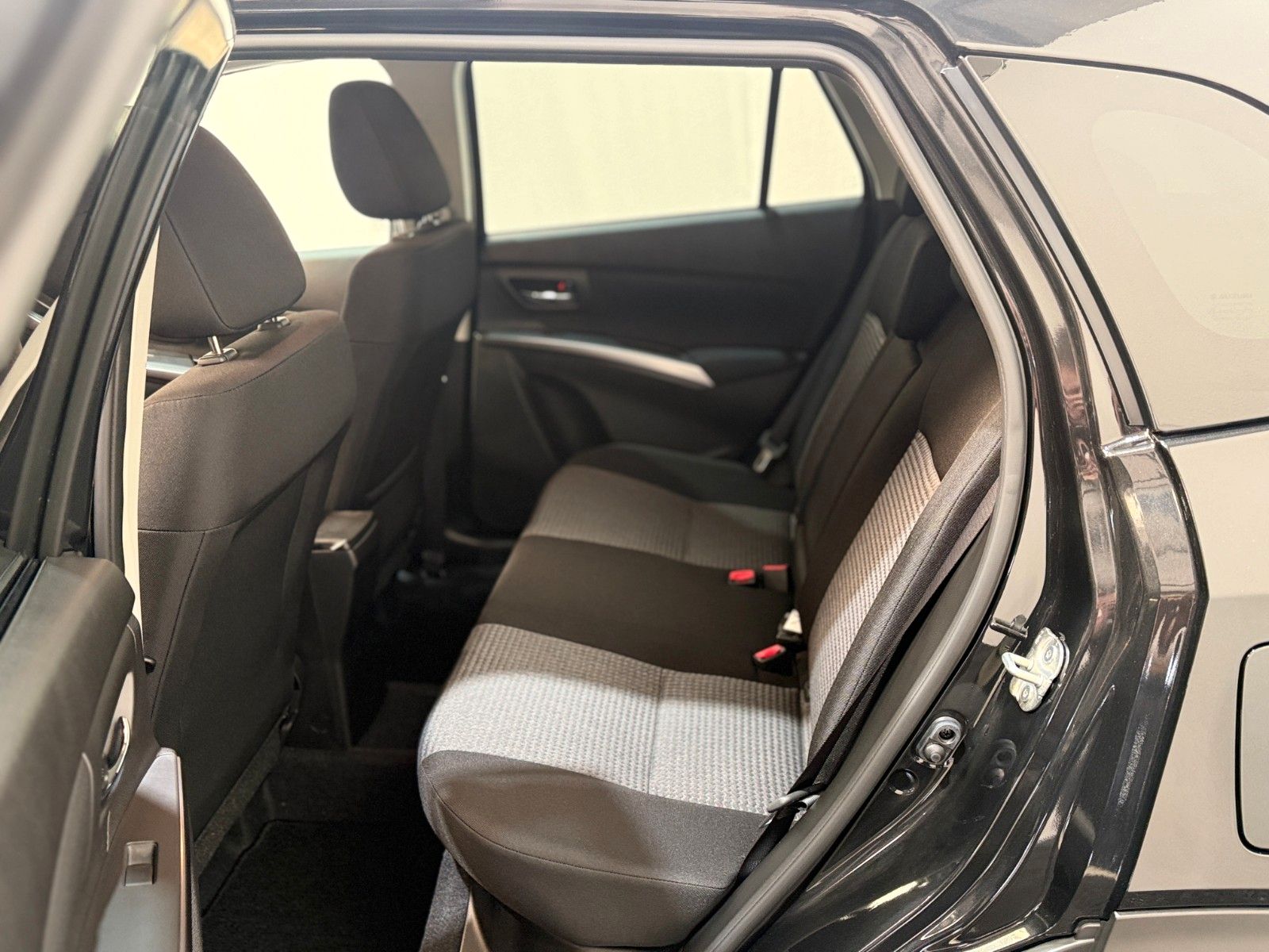 Fahrzeugabbildung Suzuki (SX4) S-Cross 1.4 BOOSTERJET Hybrid Comfort