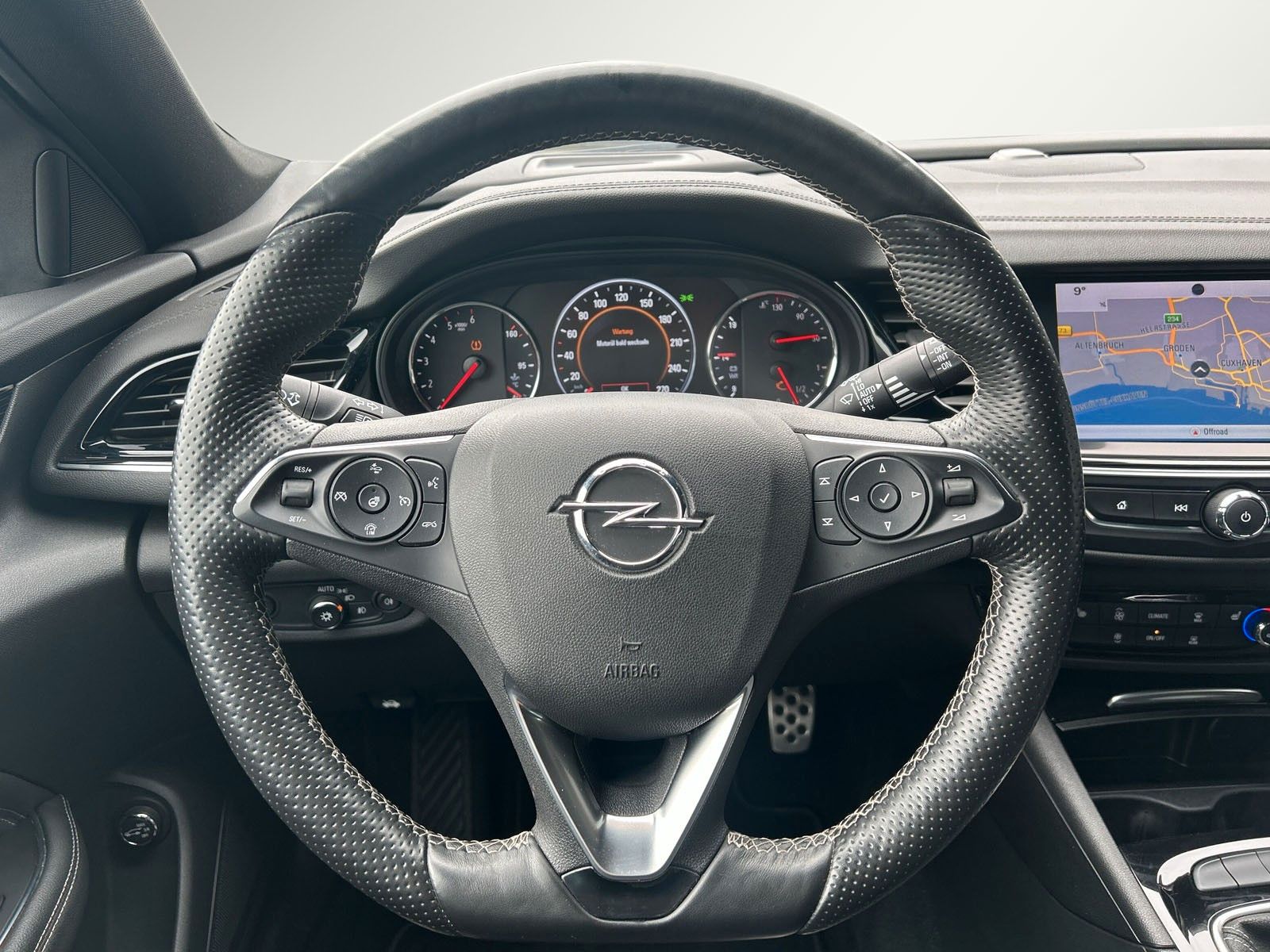 Fahrzeugabbildung Opel Insignia Sports*LED*Ambiente*Bhz Lenkrad*Kamera*