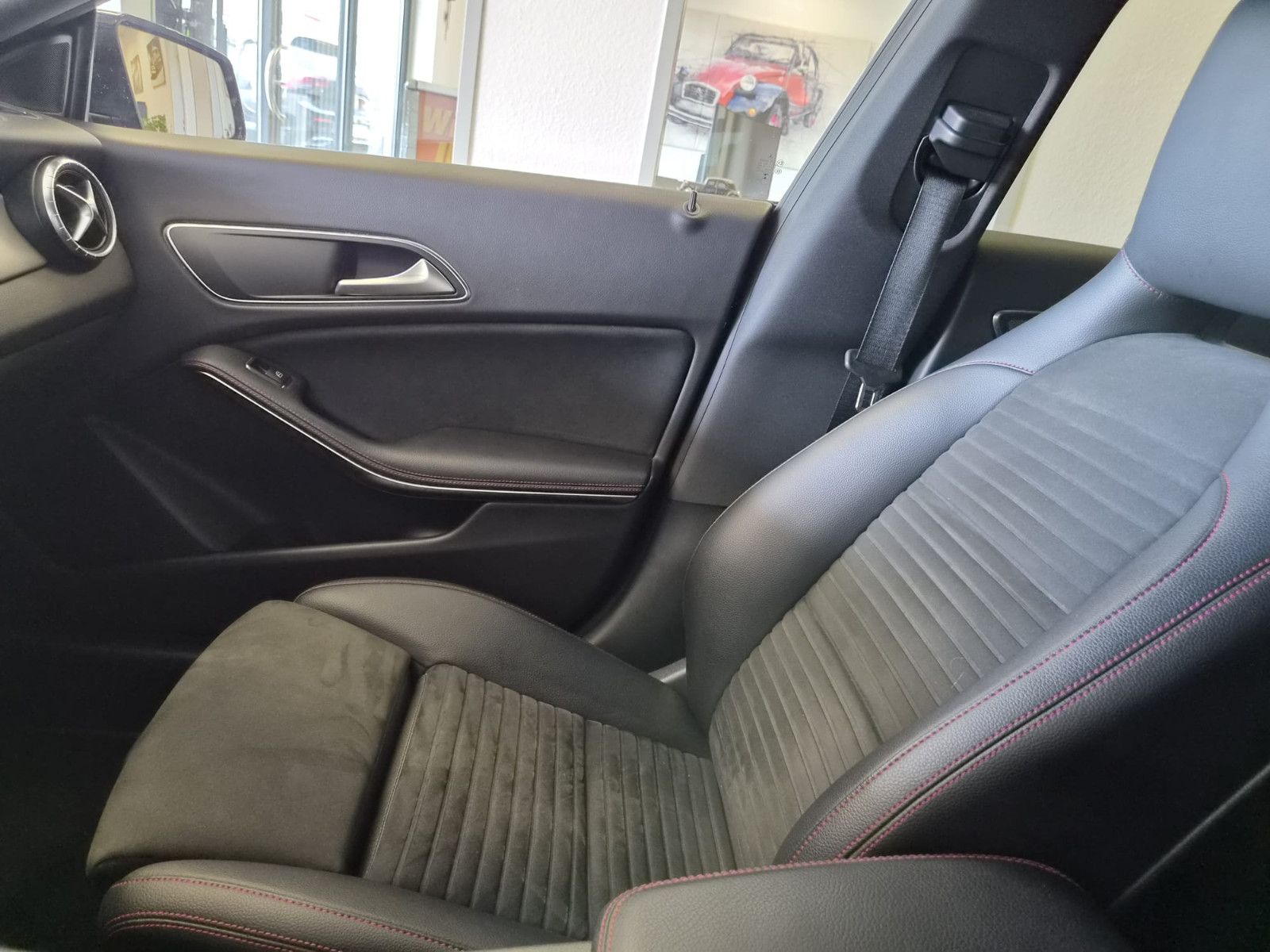 Fahrzeugabbildung Mercedes-Benz CLA 200 / Automatik / LED / AMG / GEPFLEGT