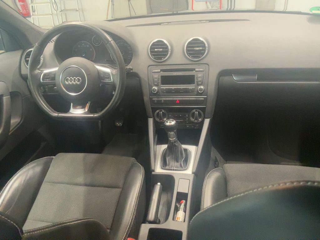 1.4 TFSI S-line Bi-Xenon AHK Tempomat 1.Hand
