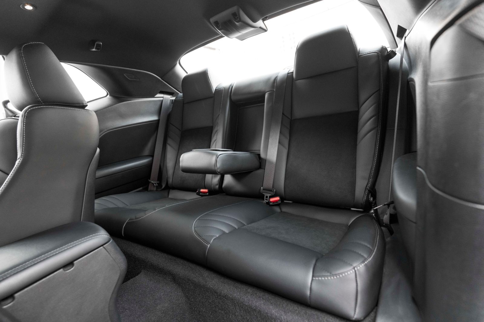 Fahrzeugabbildung Dodge Challenger 6,4L SCAT PACK ALPINE CARPLAY KAM
