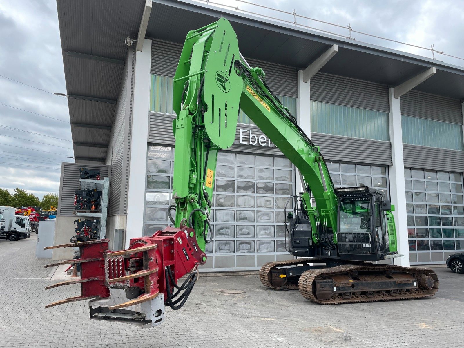 Fahrzeugabbildung Hitachi ZX225USLC-6 / 1.690h / OQ65 / Greifersäge