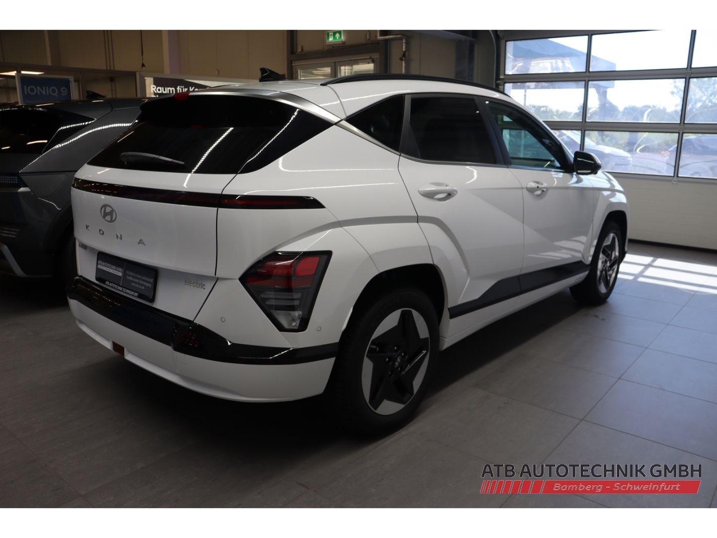 Fahrzeugabbildung Hyundai KONA Elektro Trend 2WD 65,4kWh 99,3% SOH Navi 36